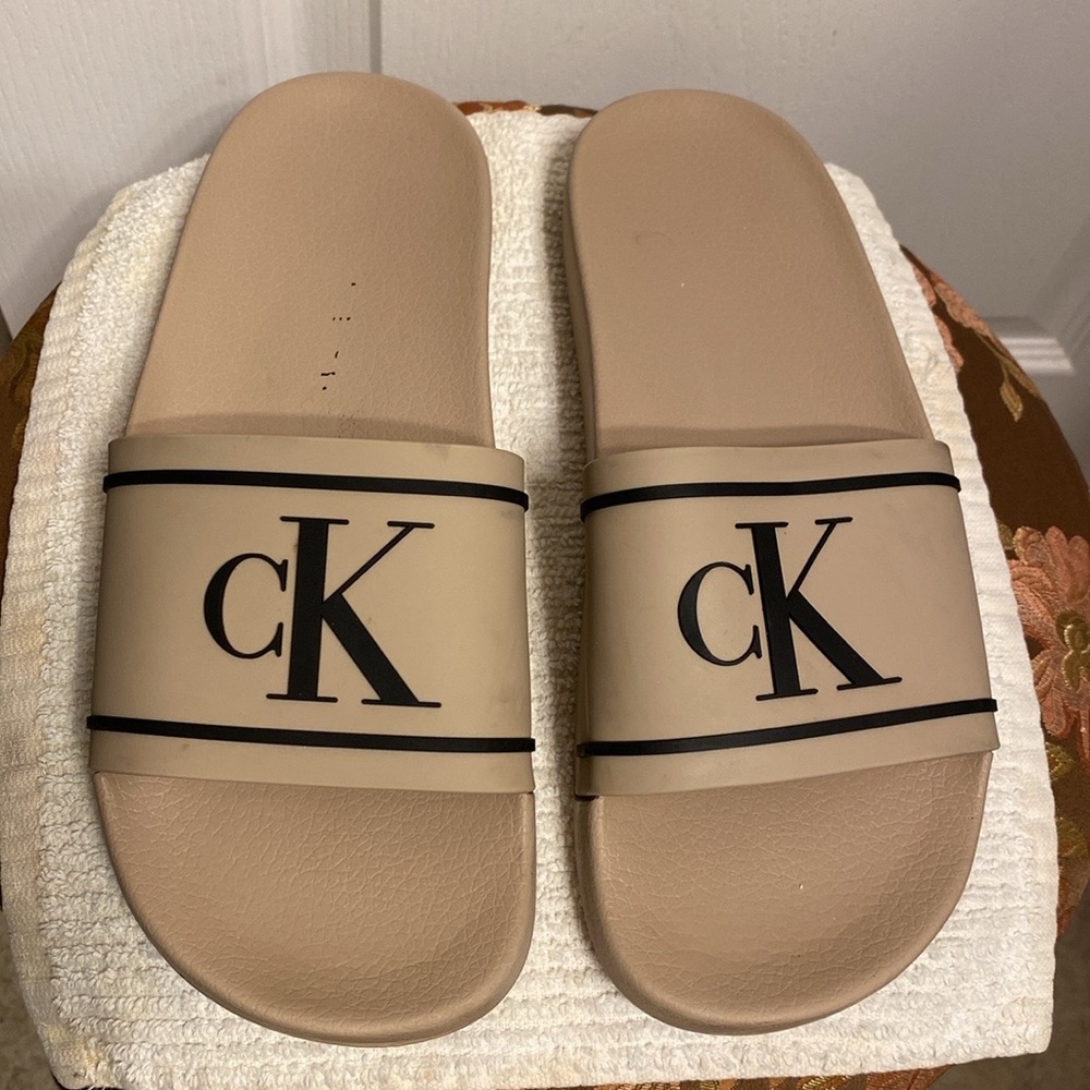 Calvin Klein K Carina Women 8 Slip-On Tan Slide Sandals Beach Flats